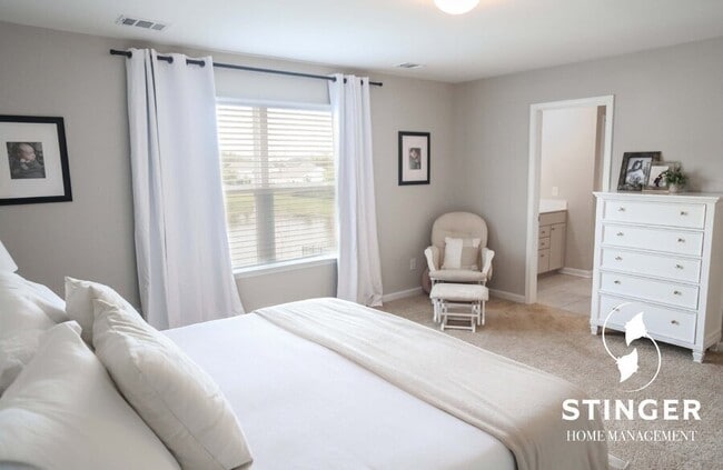 Building Photo - 24 Chauga St