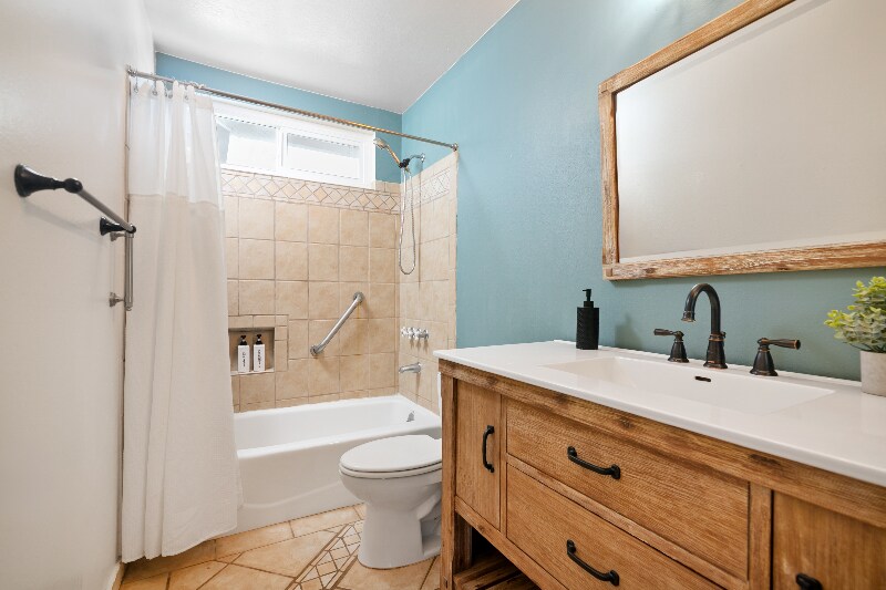 Building Photo - 1123 Balour Dr