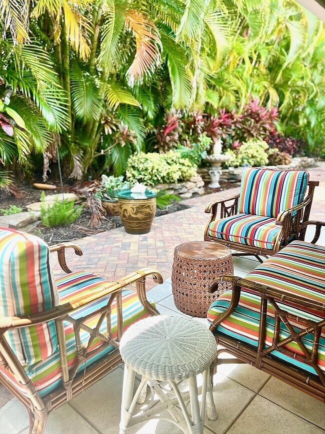 Building Photo - 1042 Del Harbour Dr