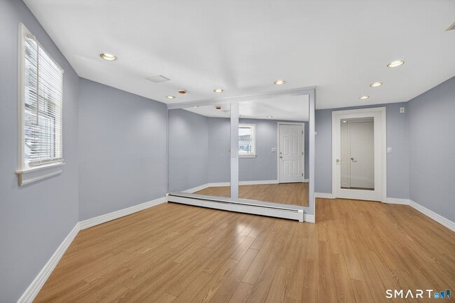 Building Photo - 49 Steamboat Wharf