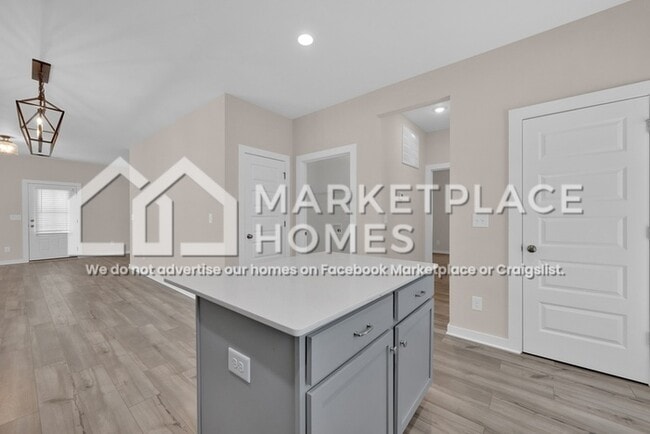 Building Photo - 170 Kings Wy