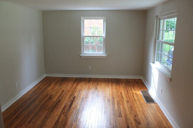 Building Photo - 272 Barclay Ave