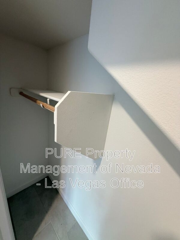 Building Photo - 815 Watford Pl