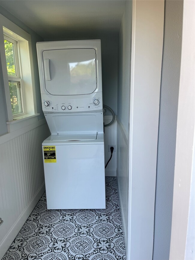 Building Photo - 1411 Godwin St