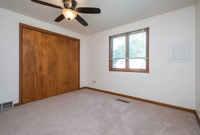 Building Photo - 1235 Dolen Pl