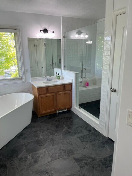 Building Photo - 4588 Spring Meadow Dr