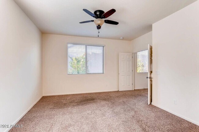 Building Photo - 1740 W Cottonwood Ln