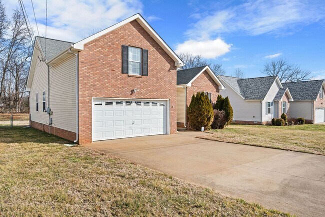 Building Photo - Fully Furnished | Bonus Room | Fenced Yard |No Backyard Neighbors!