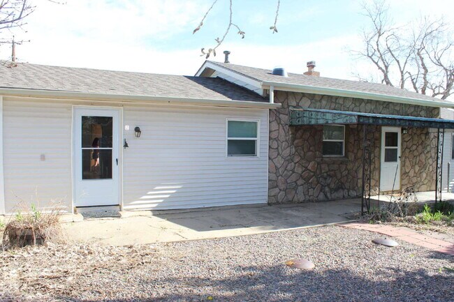 Building Photo - "Charming 1-Bedroom Duplex in Golden, CO – Cozy 500 Sq. Ft. Living!"
