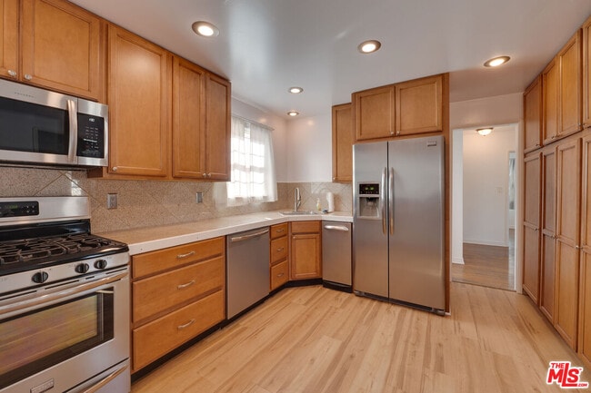 Building Photo - 6408 W 82nd St