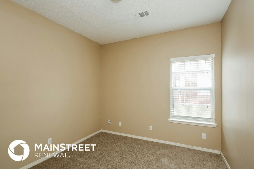 Building Photo - 211 Meandering Way