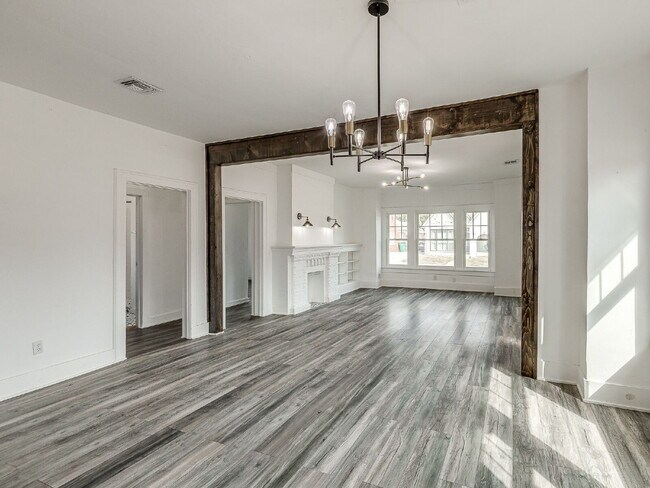 Building Photo - Beautifully Updated Bungalow!