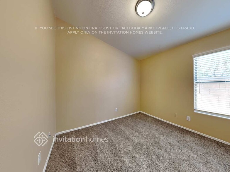 Building Photo - 9832 E Olla Ave