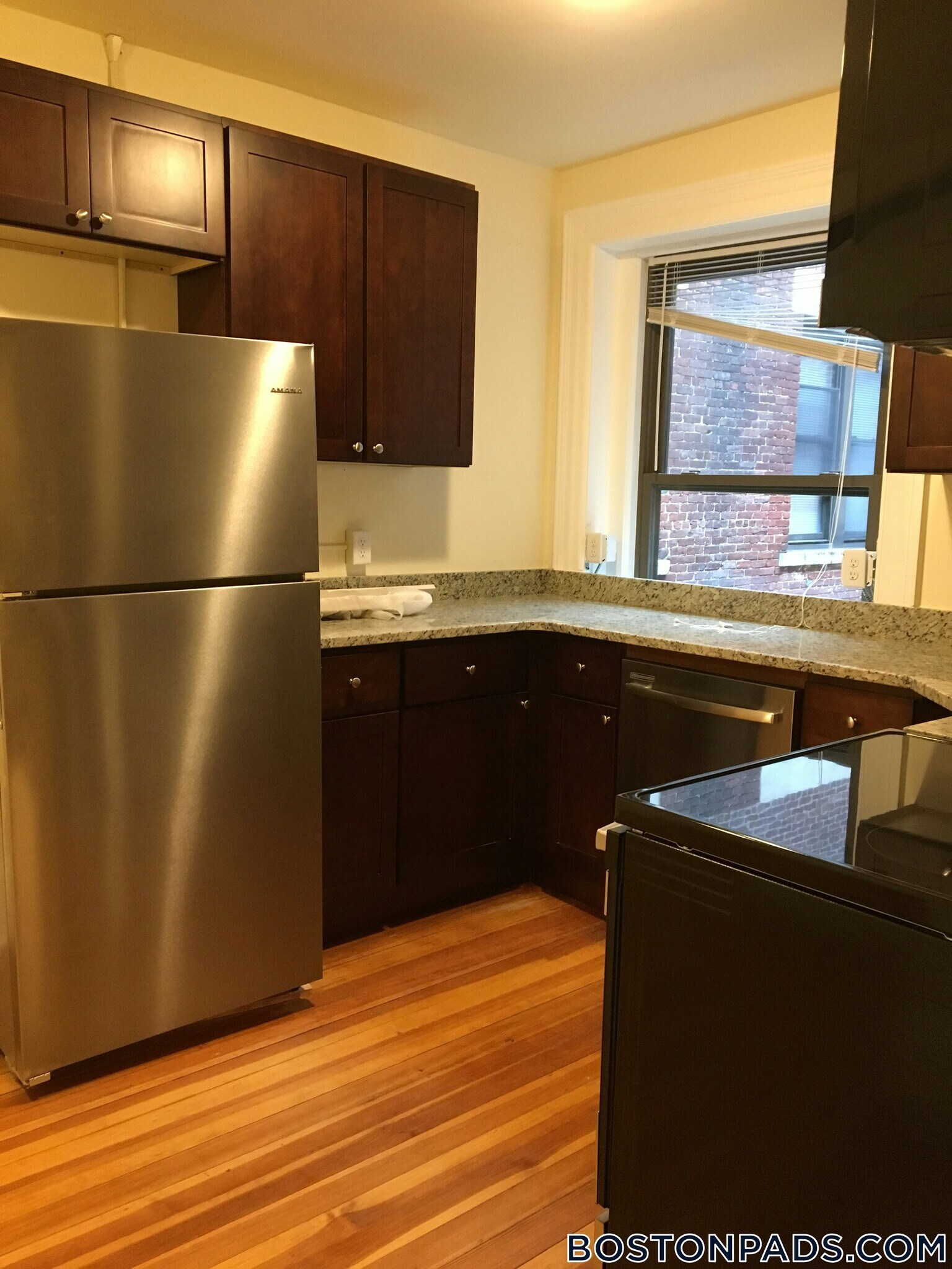 Building Photo - 1463 Beacon St