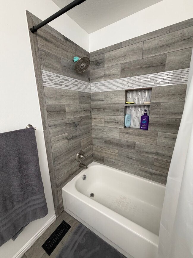 Building Photo - Gorgeous South Jordan Home!!!