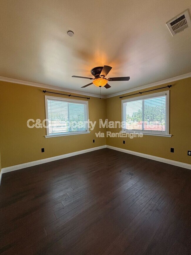 Building Photo - 1445 S Sunol Dr