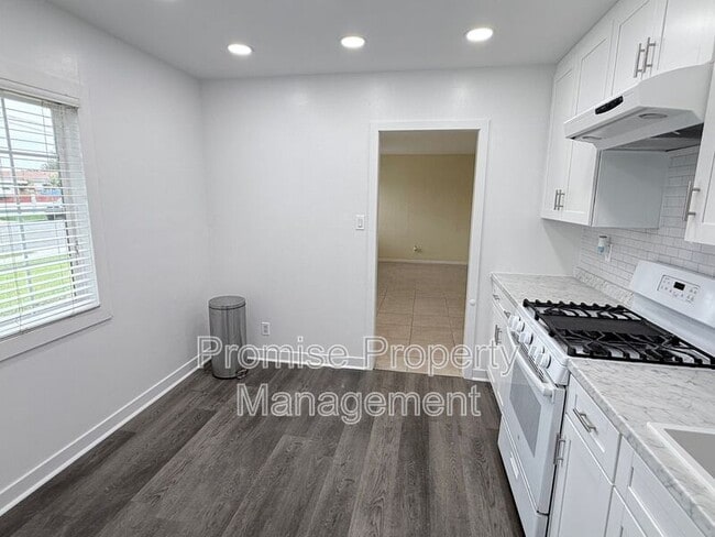 Building Photo - 1601 Walton St