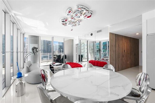 Building Photo - 90 SW 3rd St