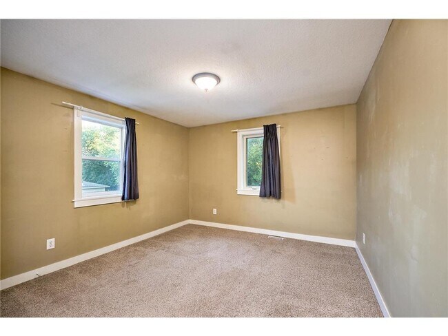 Building Photo - 2327 Cole Ave SE