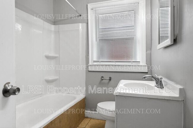 Building Photo - 664 Lindell Avenue - 2