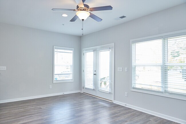 Building Photo - 2890 Regal Park Dr NW