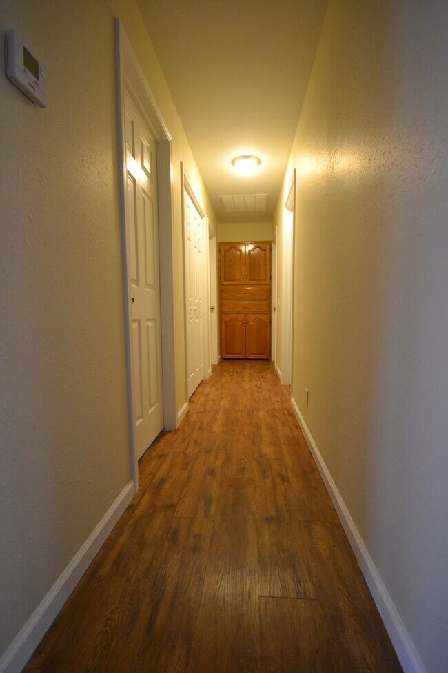 Building Photo - NICE 3 Bed 2 Bath home in Bolivar! Excellent Area!