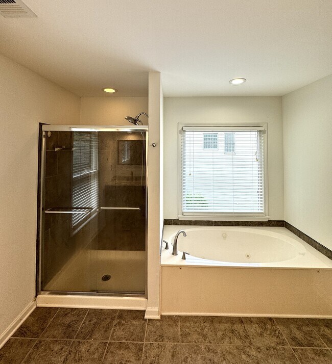 Building Photo - 125 Witheridge Dr