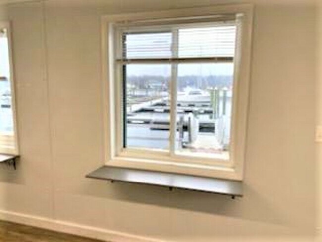 Building Photo - ****Warwick/Oakland Beach – Waterfront Single Family Home - $1,750****