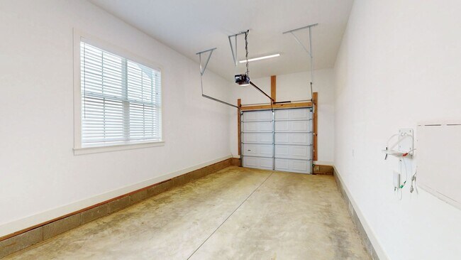 Building Photo - Franklin Gem Walking Distance to Downtown!