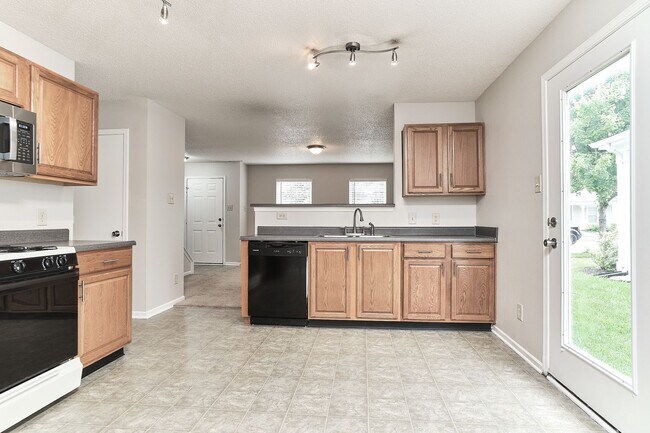 Building Photo - 3 BD + Loft in HSE Schools!