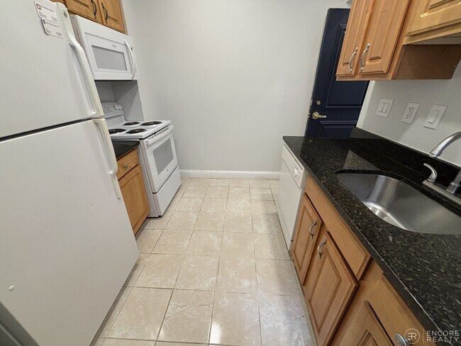 Building Photo - 100 Queensberry St