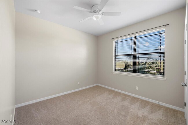 Building Photo - 1322 SW 22nd Ave