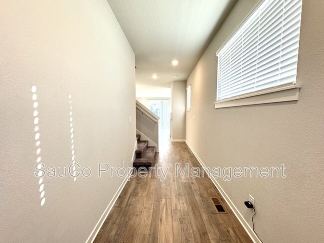 Building Photo - 6648 SE Genrosa St