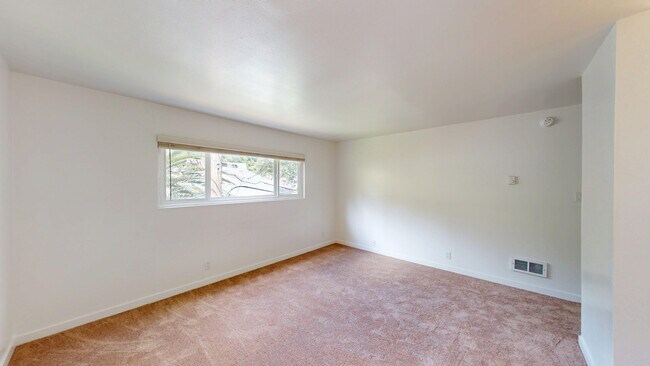 Building Photo - 1821 Lincoln Ave