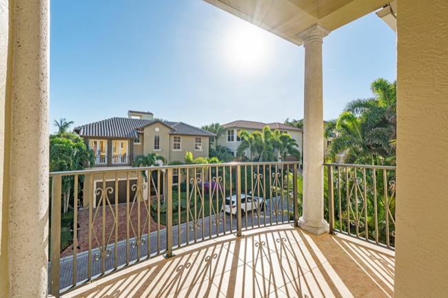 Building Photo - 450 Surfside Ln