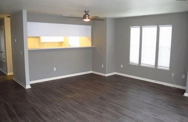 Building Photo - Rob Myers