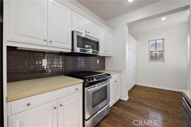 Building Photo - 60 Peony