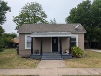 Building Photo - 2 Bed 1 Bath Home with Laundry Hookups