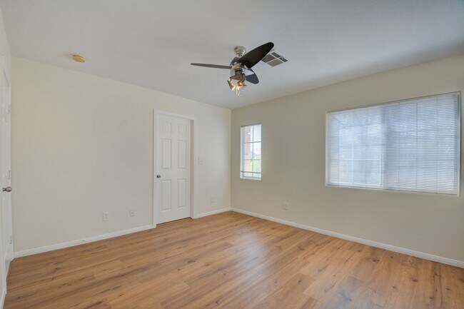Building Photo - Beautiful two bedroom in great location