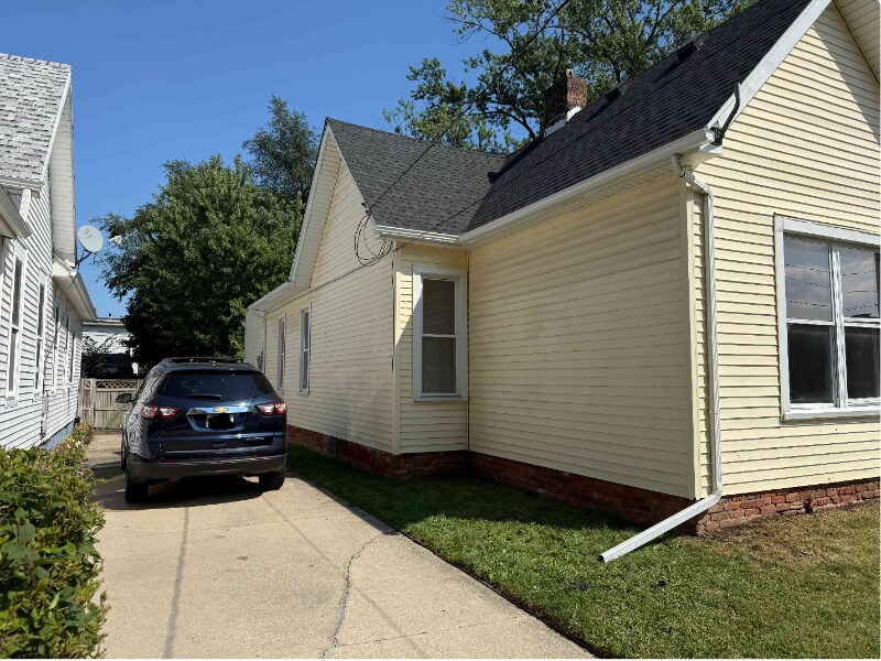 Building Photo - 347 Parker Ave