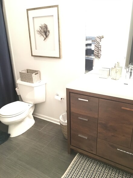 Bathroom - 3201 N Seminary Ave