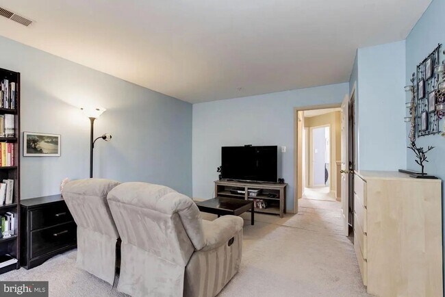 Building Photo - 208 Goldsborough Dr