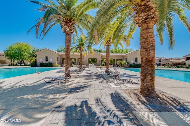 Building Photo - 1367 S Country Club Dr