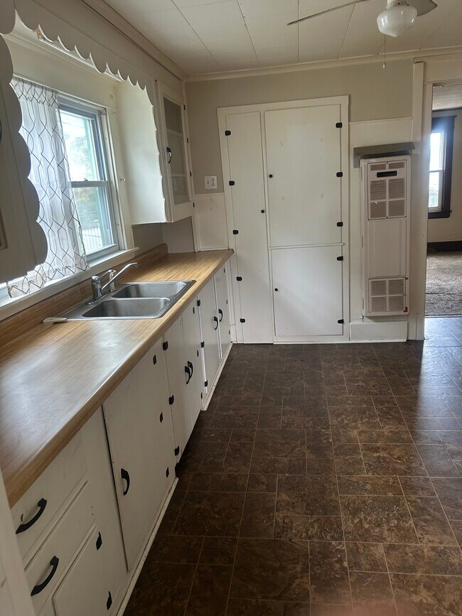 Building Photo - 35 Salem St