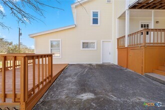 Building Photo - 322 Oakwood Loop