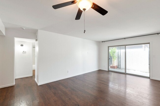 Building Photo - Charming 2 bedroom, 1 bathroom home locate...