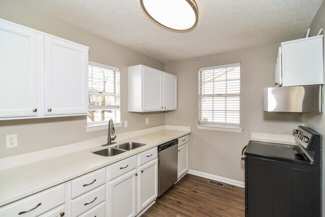 Building Photo - 104 River Bend Rd