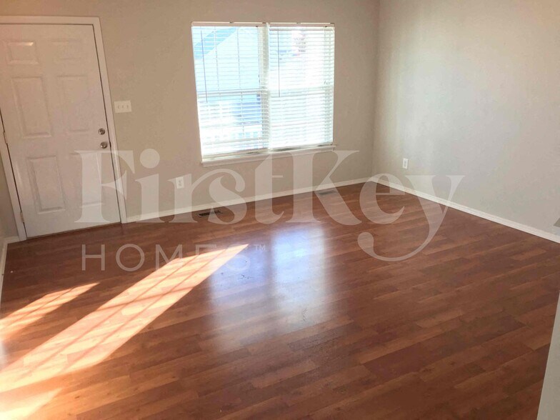 Building Photo - 2005 Briarridge Dr