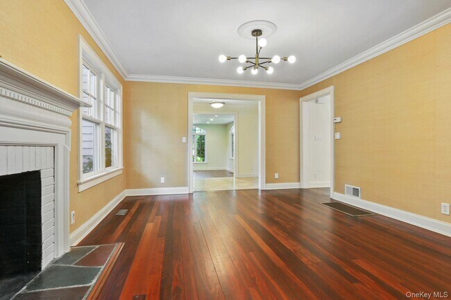 Building Photo - 724 Forest Ave
