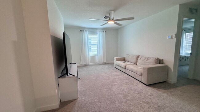 Building Photo - 6371 Windwood Wy